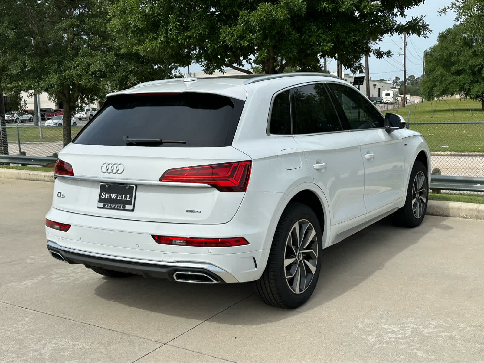 2025 Audi Q5 45 S line Premium photo 4