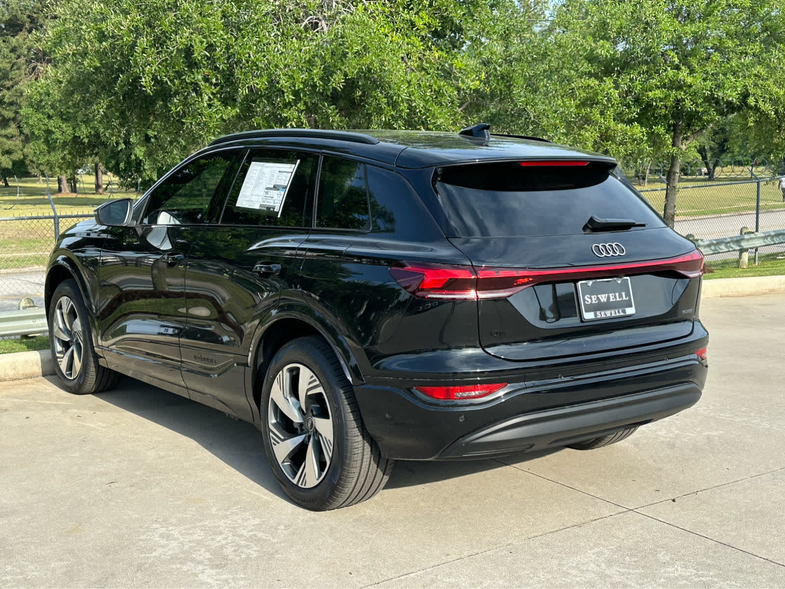 2025 Audi Q6 E-tron Premium Plus photo 3