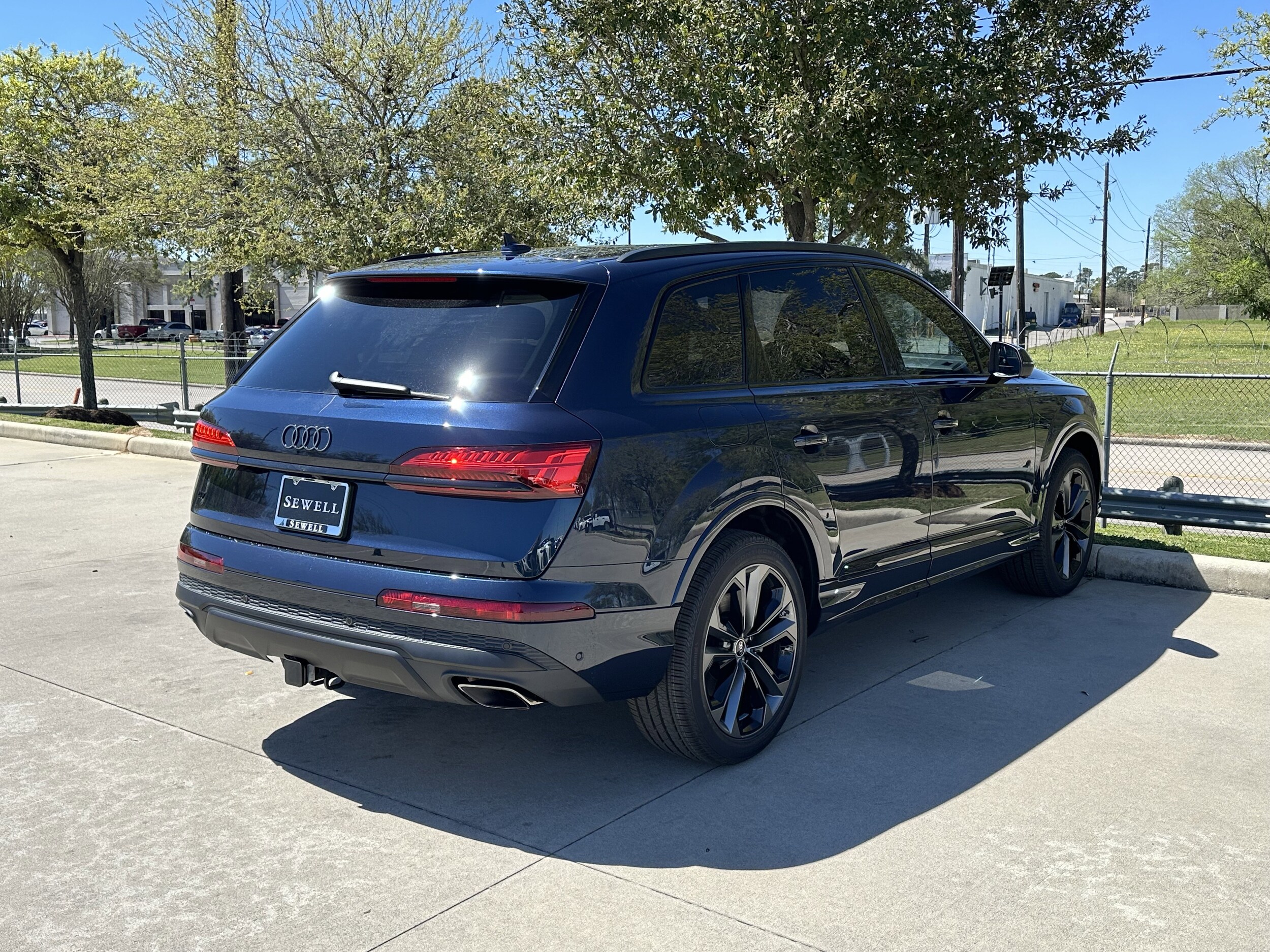 2025 Audi Q7 55 Premium photo 2