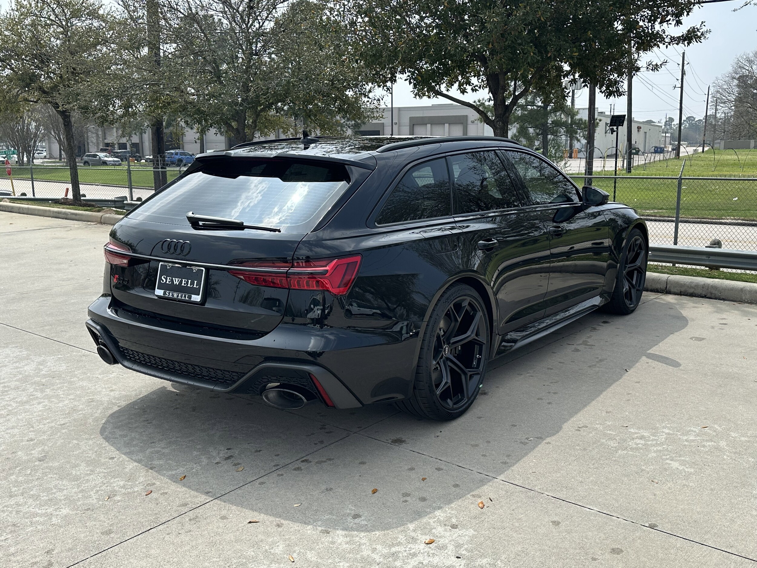 2025 Audi RS 6 Avant Performance photo 2