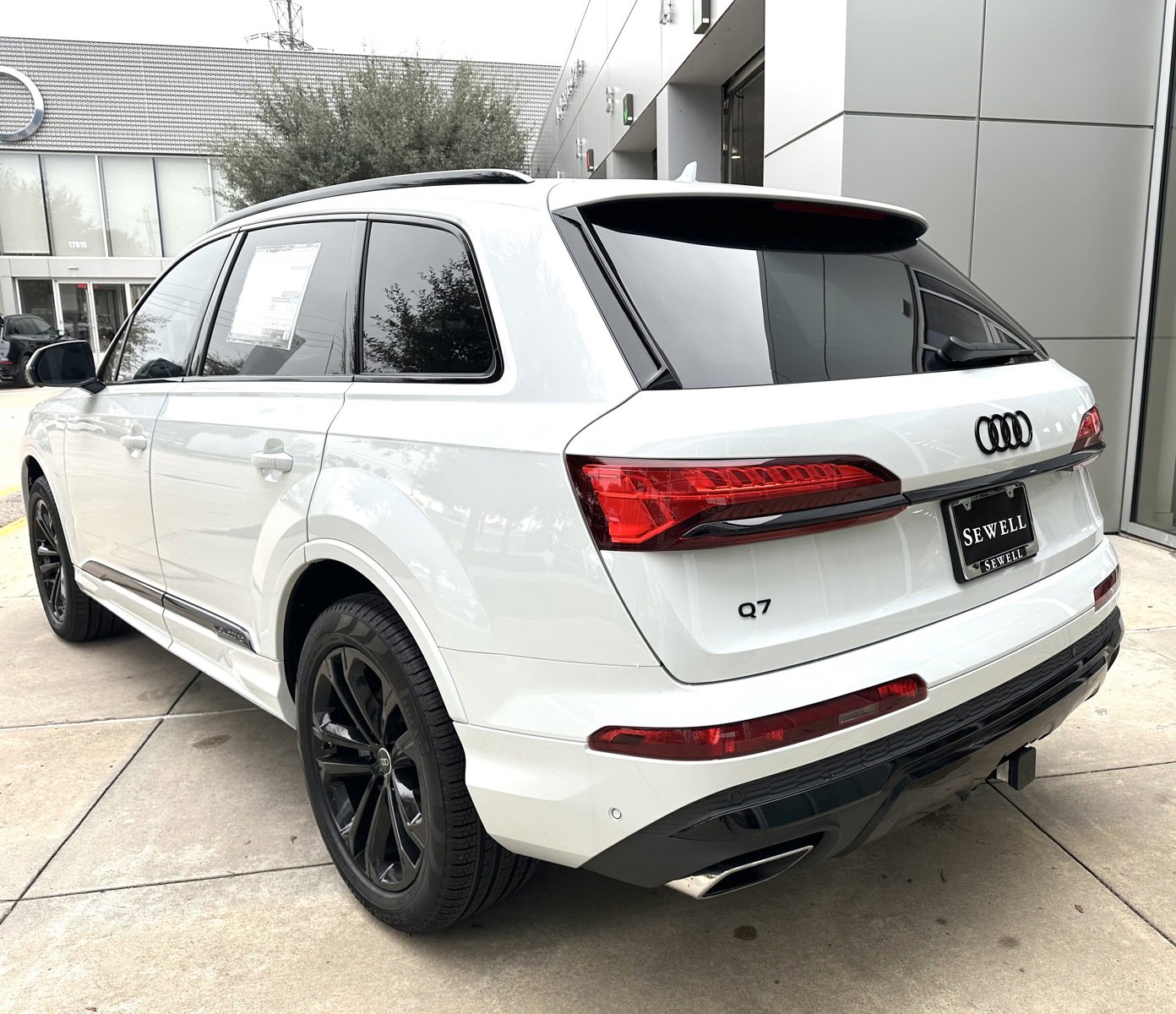 2025 Audi Q7 55 Premium Plus photo 3