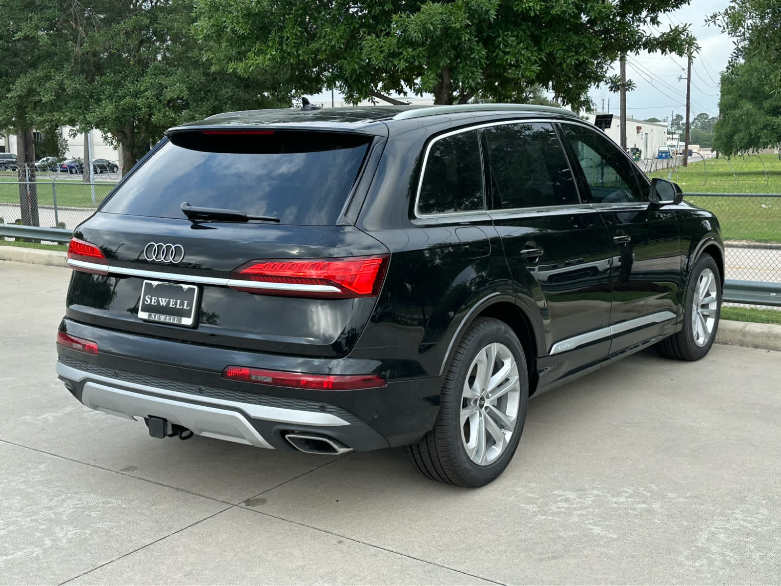 2025 Audi Q7 55 Premium photo 4