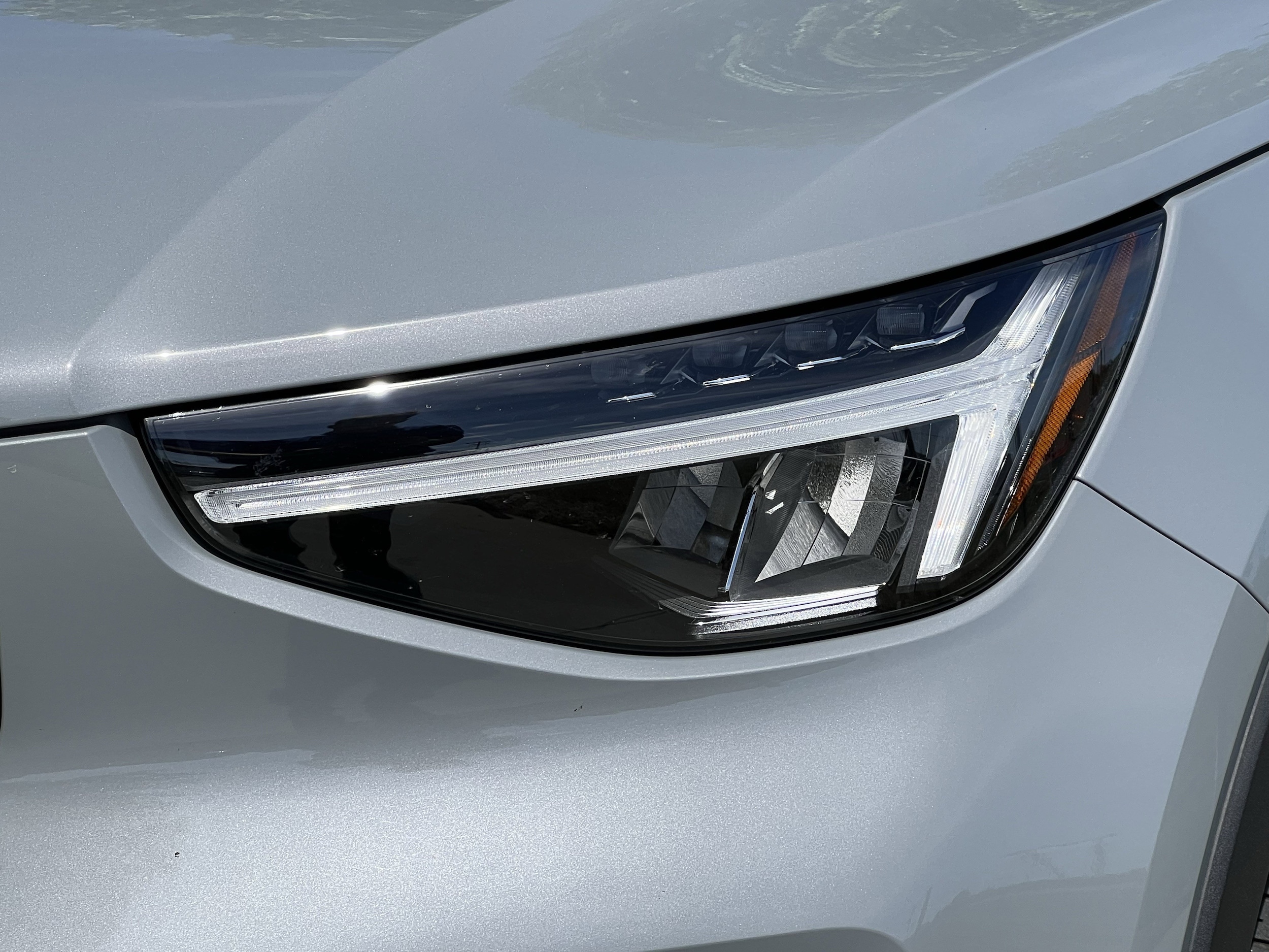 2024 Volvo XC40 Plus Dark Theme photo 5