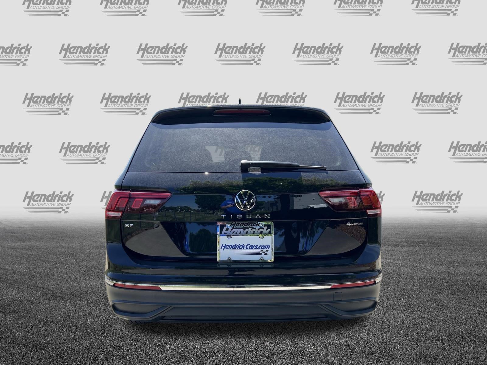 2023 Volkswagen Tiguan SE photo 3
