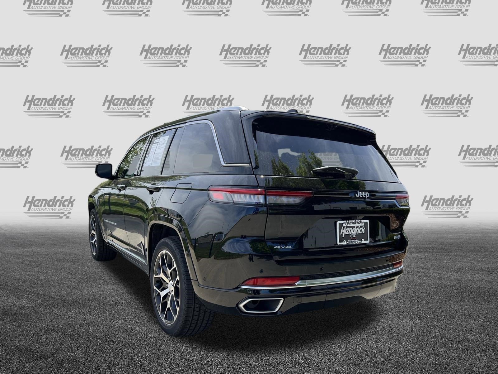 2023 Jeep Grand Cherokee Summit Reserve 4x4 photo 5