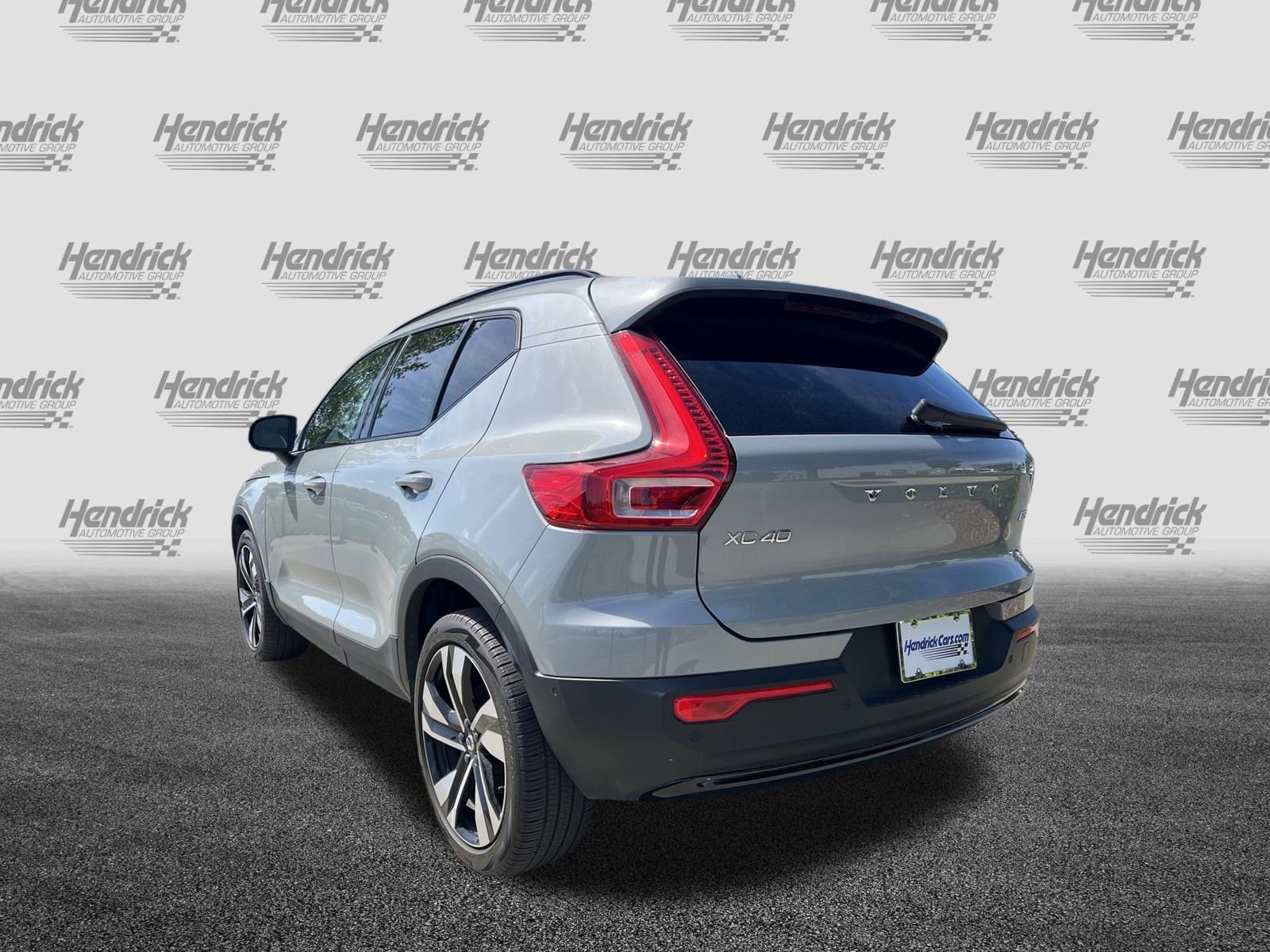 2024 Volvo XC40 Plus Dark Theme photo 6