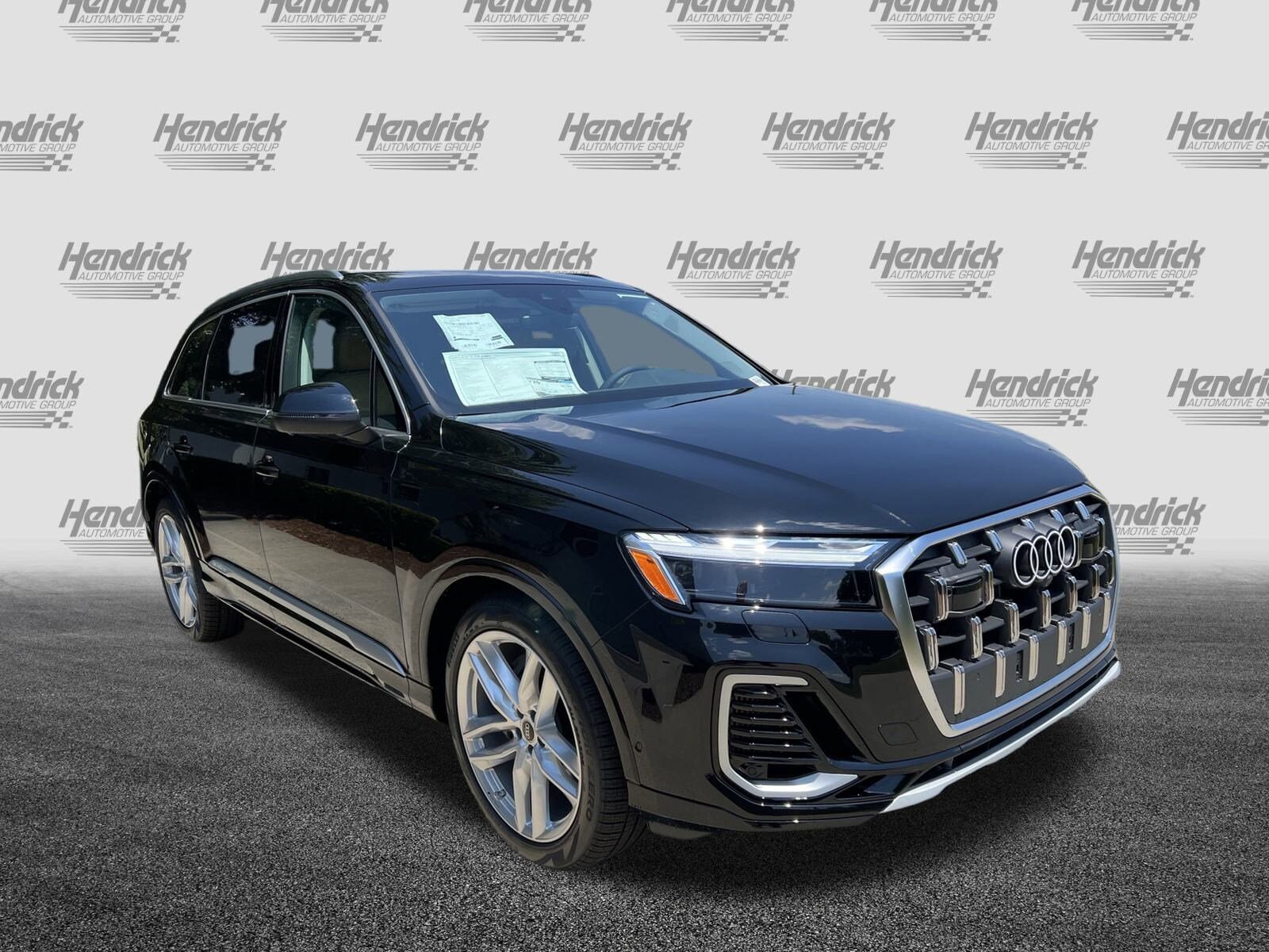 2025 Audi Q7 55 Premium Plus photo 2