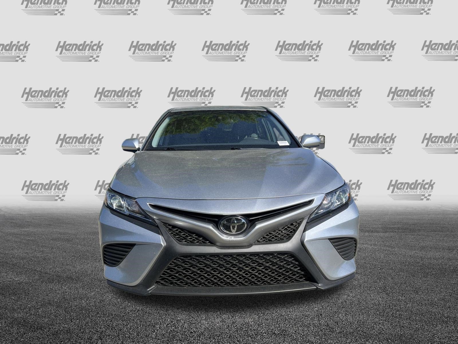 2020 Toyota Camry SE photo 2