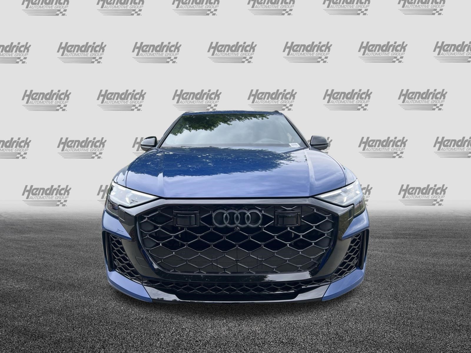 2025 Audi RS Q8 performance photo 2