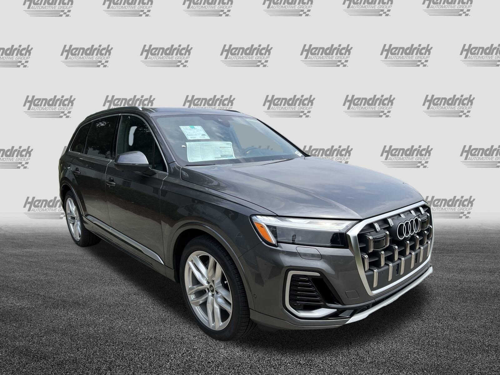 2025 Audi Q7 55 Premium Plus photo 2