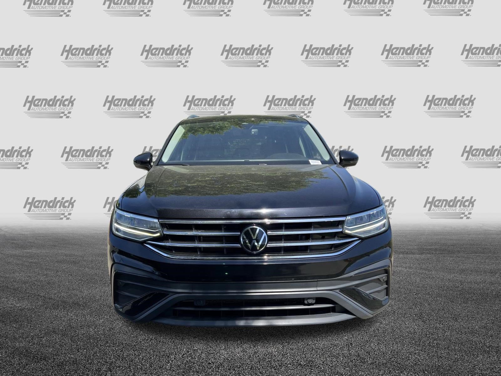 2023 Volkswagen Tiguan SE photo 2