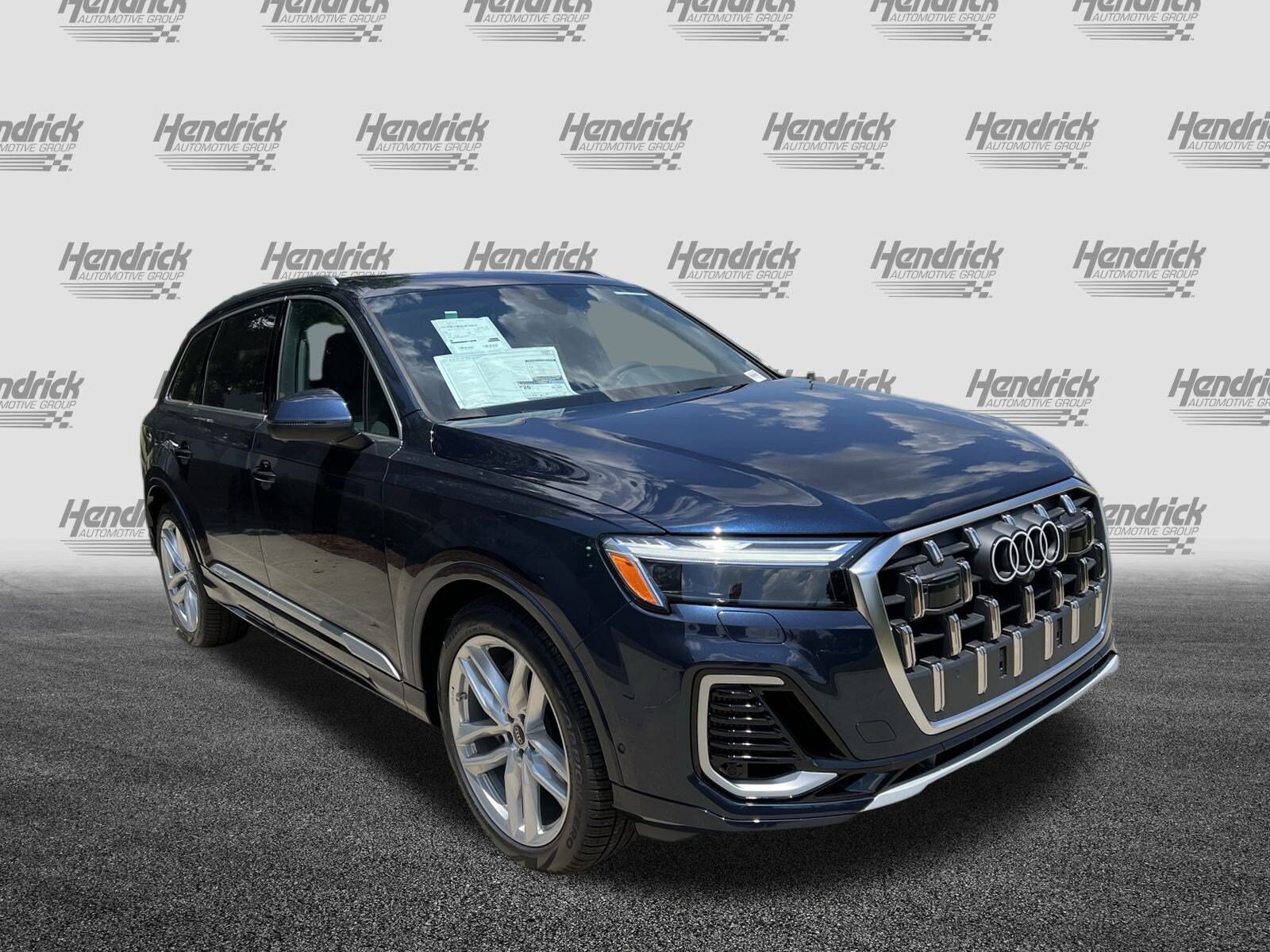 2025 Audi Q7 55 Premium Plus photo 2