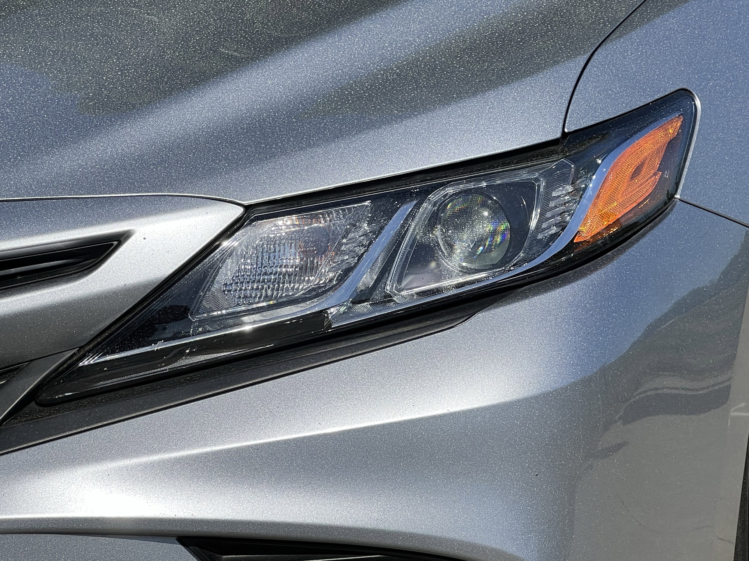 2020 Toyota Camry SE photo 5