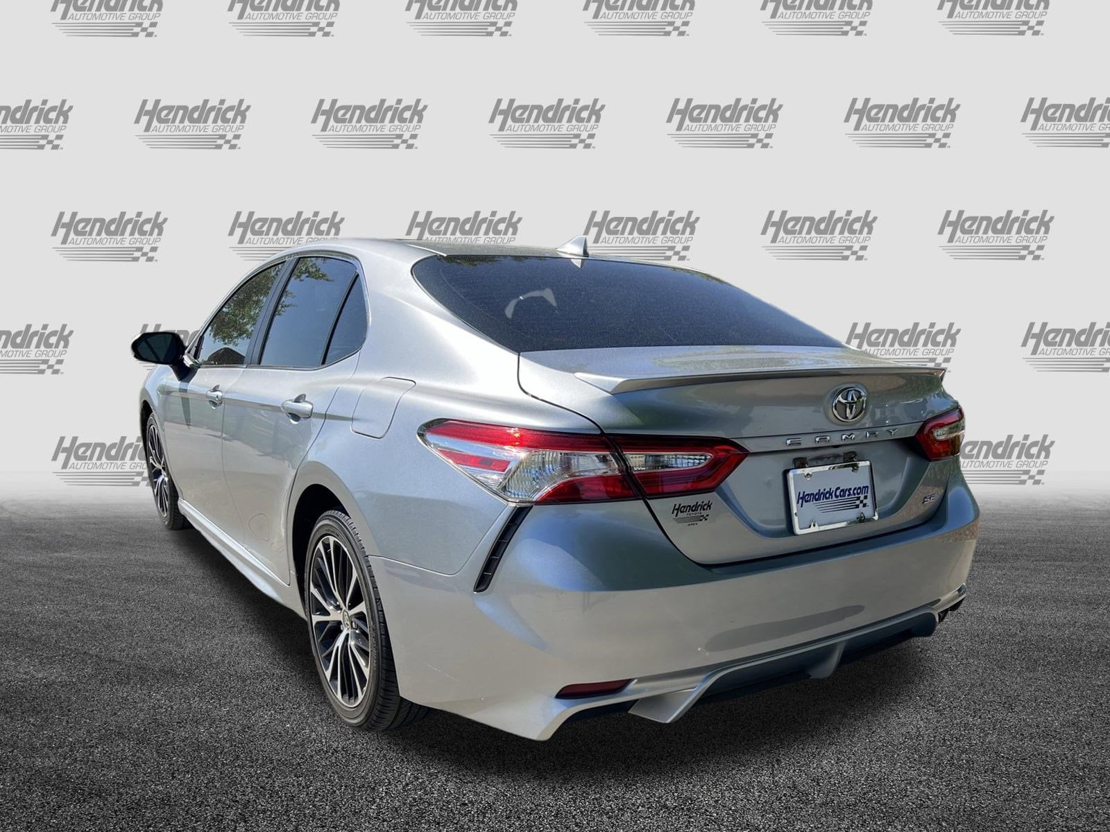 2020 Toyota Camry SE photo 3