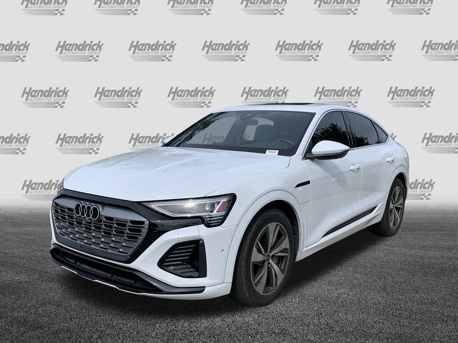 2024 Audi Q8 E-tron line Premium Plus photo 3
