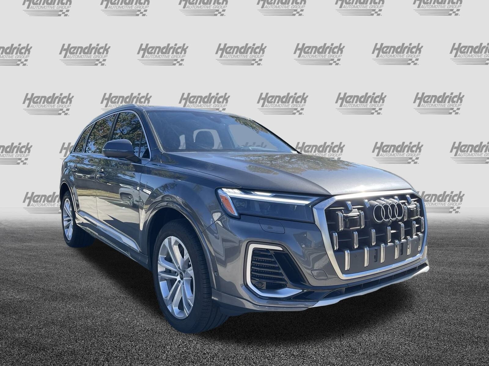 2025 Audi Q7 55 Premium Plus photo 2
