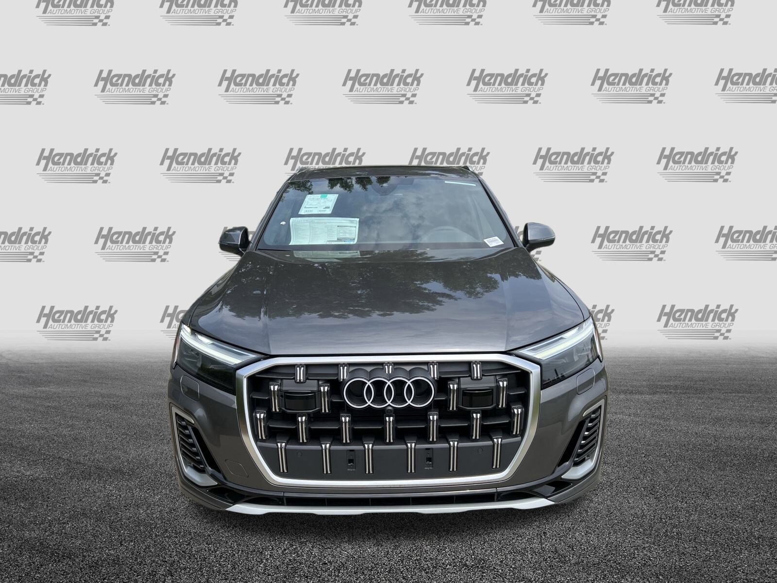 2025 Audi Q7 55 Premium Plus photo 3