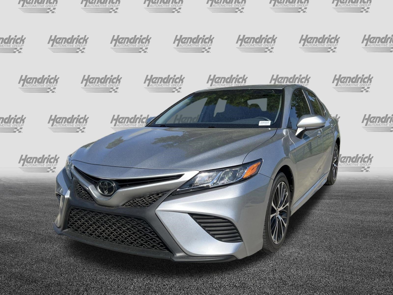 2020 Toyota Camry SE photo 6