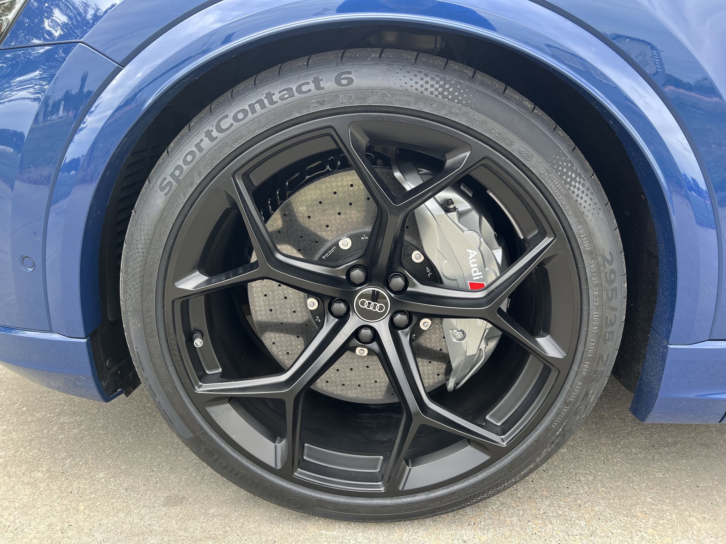 2025 Audi RS Q8 performance photo 3