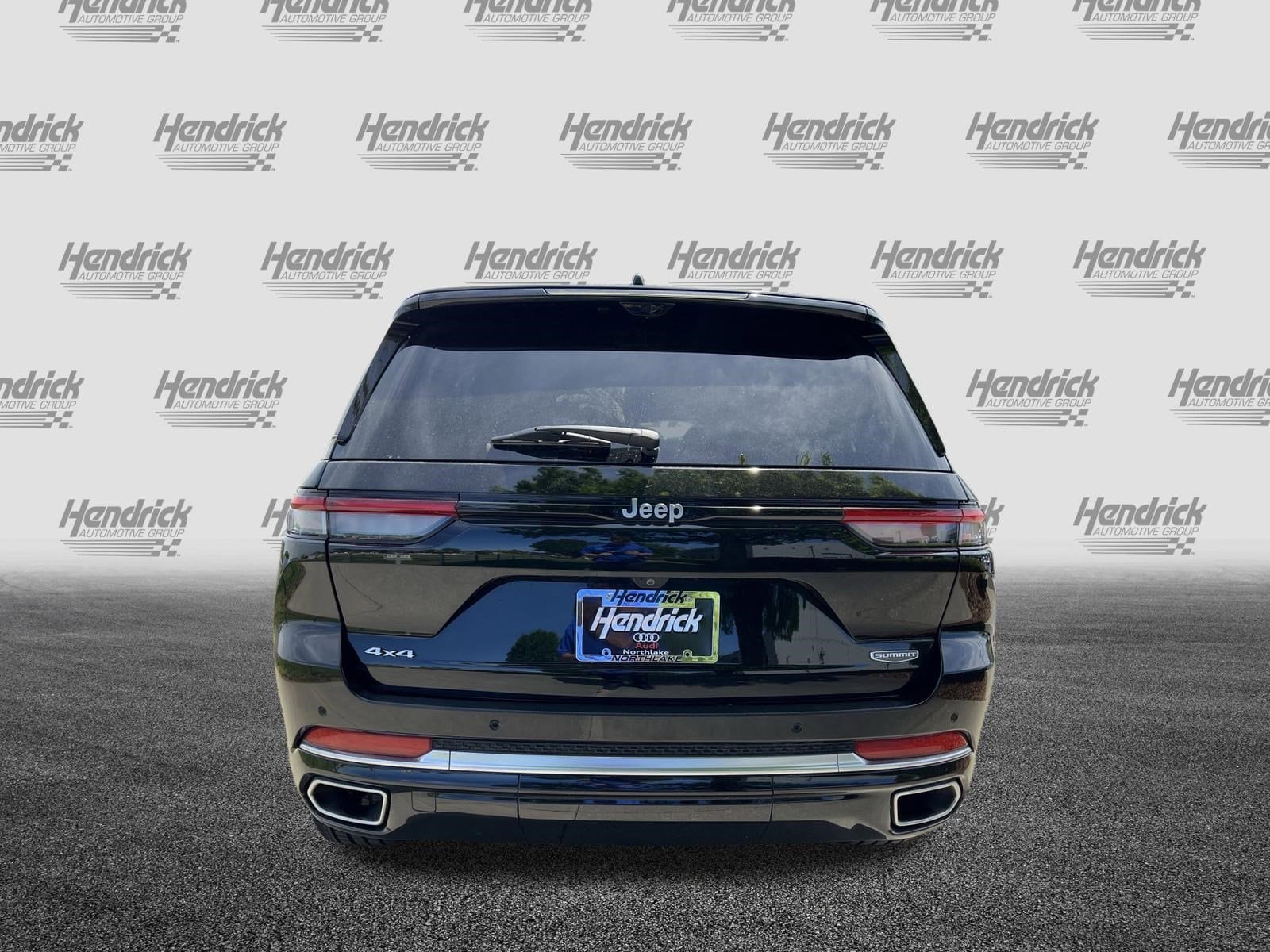 2023 Jeep Grand Cherokee Summit Reserve 4x4 photo 6