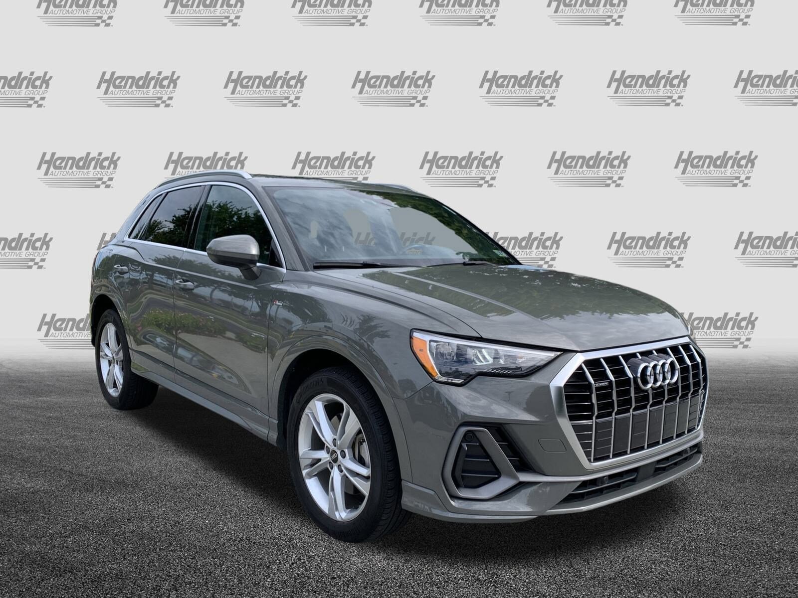 2022 Audi Q3 S line Premium photo 2