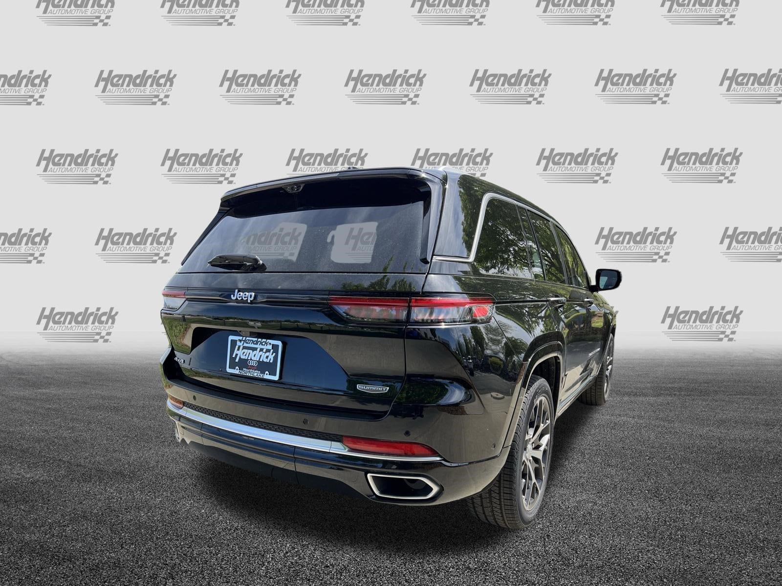 2023 Jeep Grand Cherokee Summit Reserve 4x4 photo 3