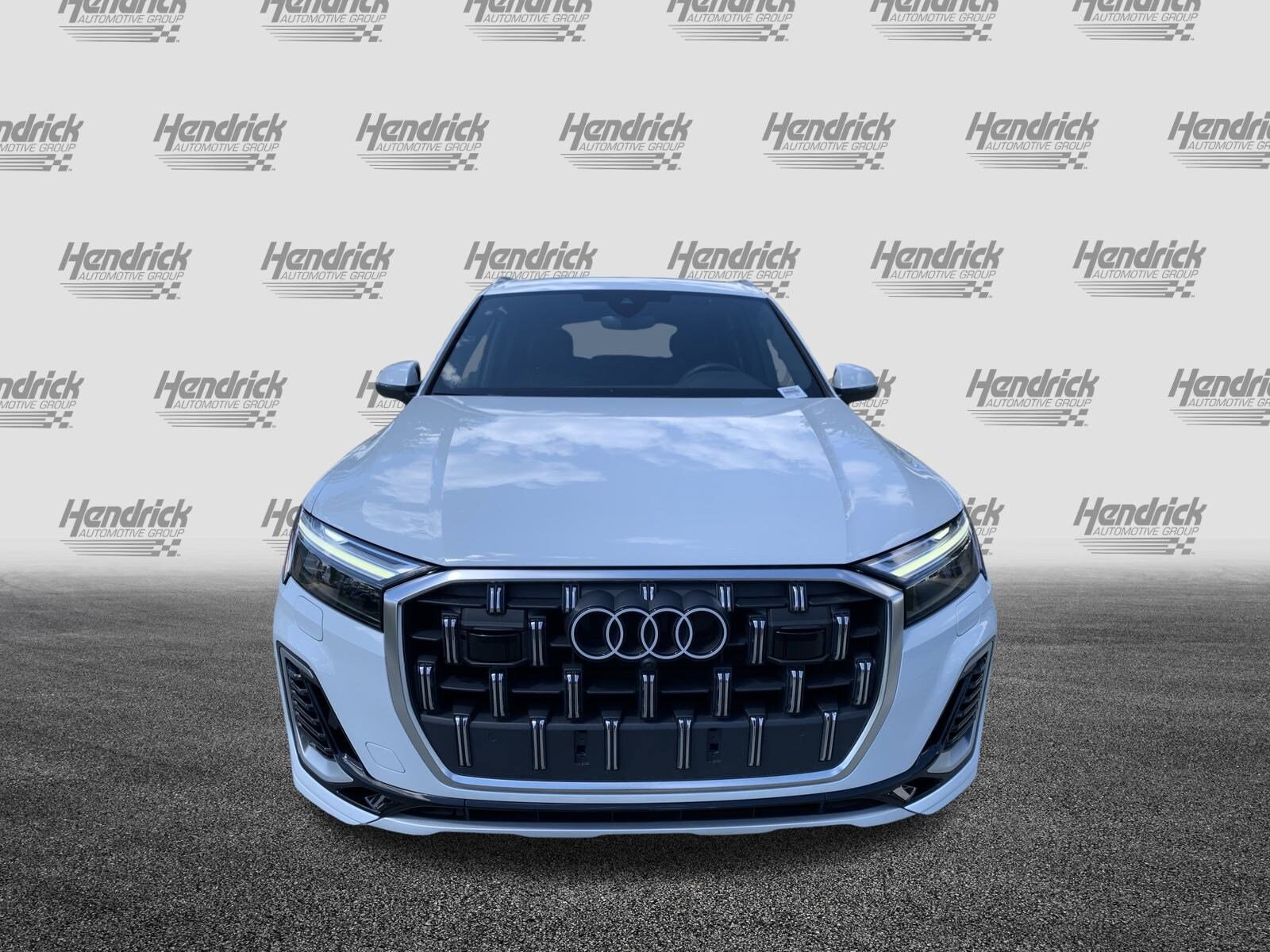 2025 Audi Q7 Premium Plus photo 2