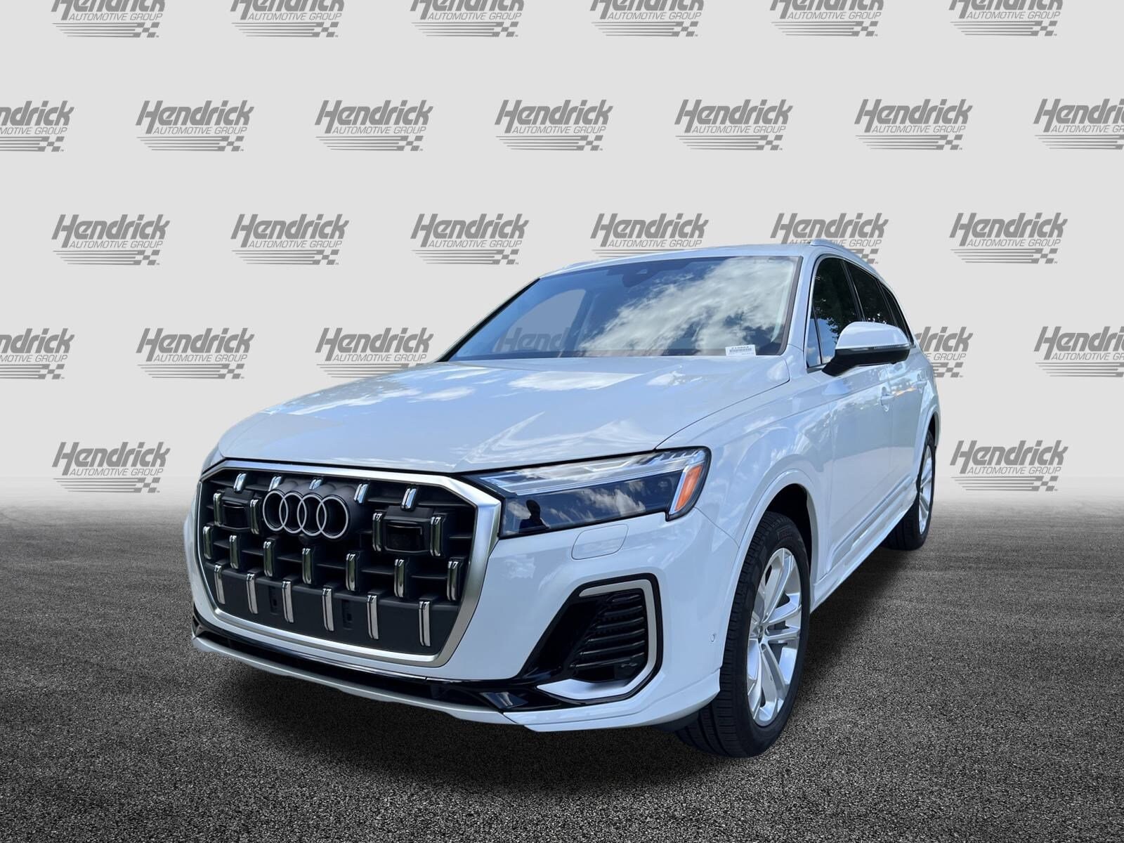 2025 Audi Q7 55 Premium Plus photo 3