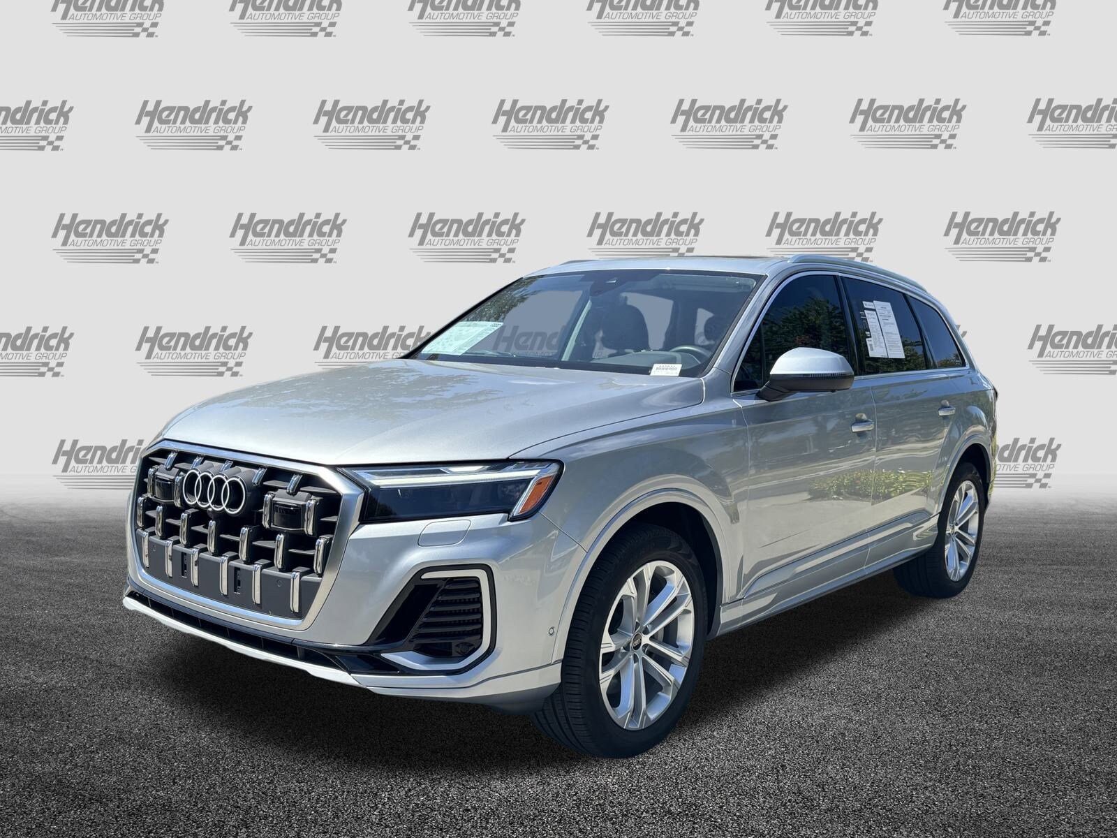 2025 Audi Q7 55 Premium Plus photo 2