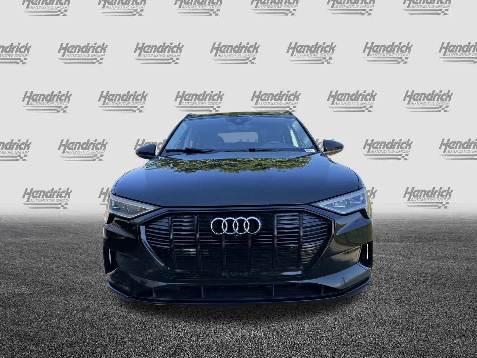 2021 Audi e-tron Premium Plus photo 2
