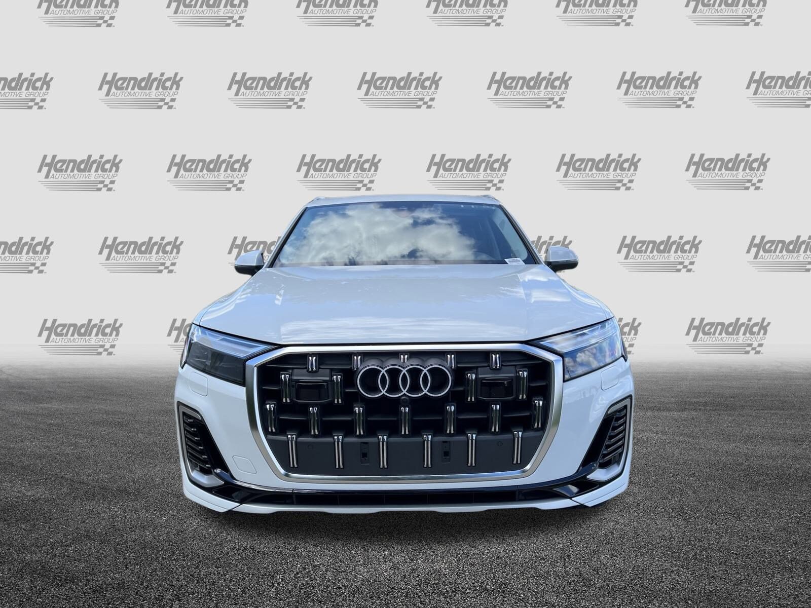 2025 Audi Q7 55 Premium Plus photo 2