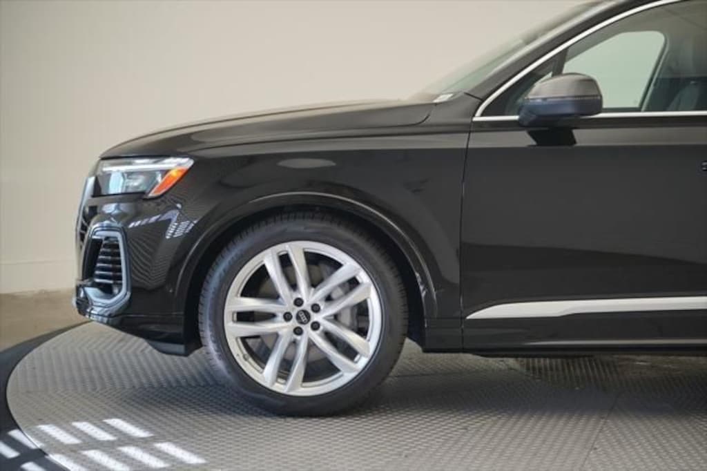 New 2025 Audi Q7 Premium Plus SUV