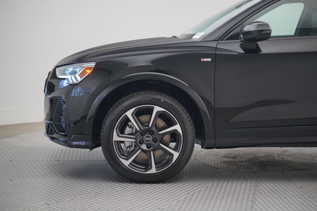2025 Audi Q3 45 TFSI S line Premium Plus photo 2