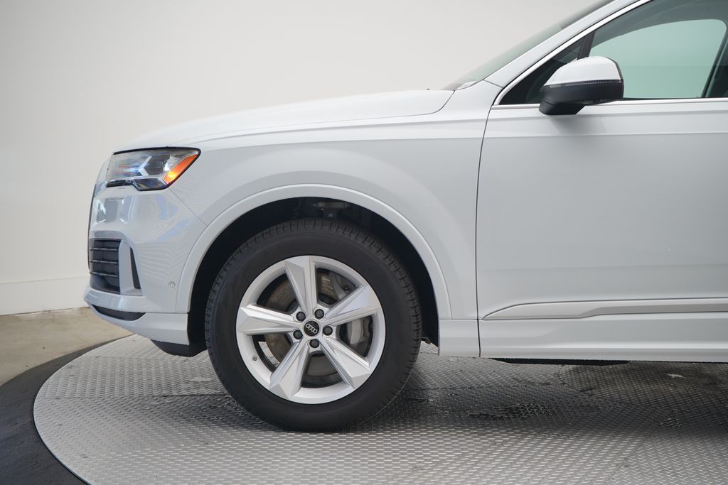 2022 Audi Q7 45 Premium photo 2
