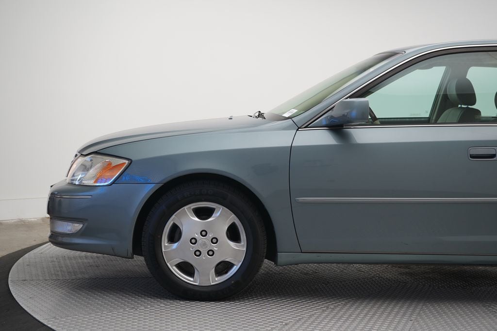 2003 Toyota Avalon XLS photo 2