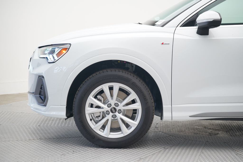 2025 Audi Q3 45 TFSI S line Premium Plus photo 2