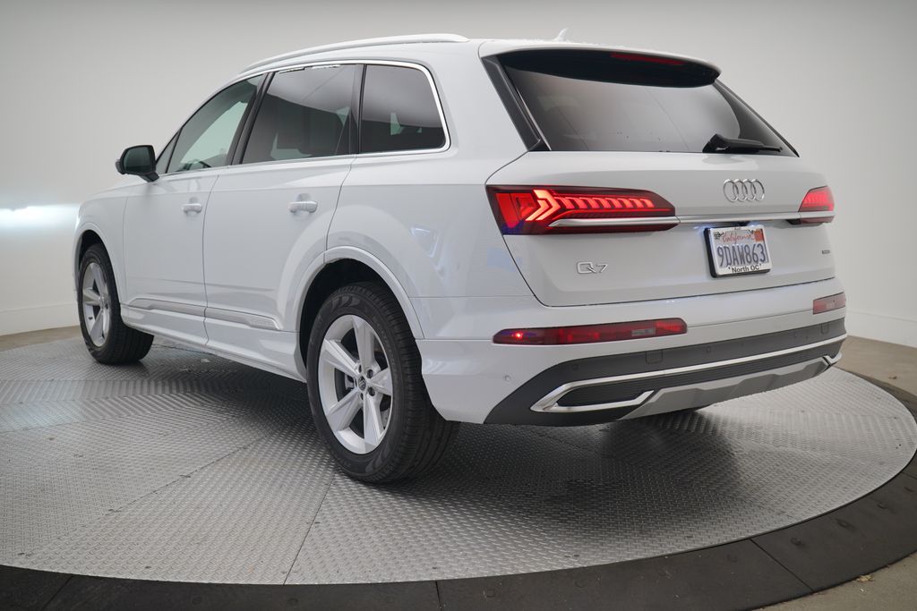 2022 Audi Q7 45 Premium photo 3