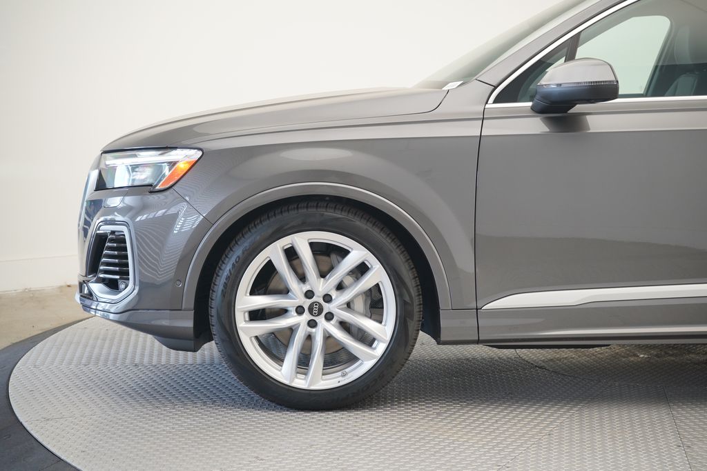 2025 Audi Q7 55 Premium Plus photo 2