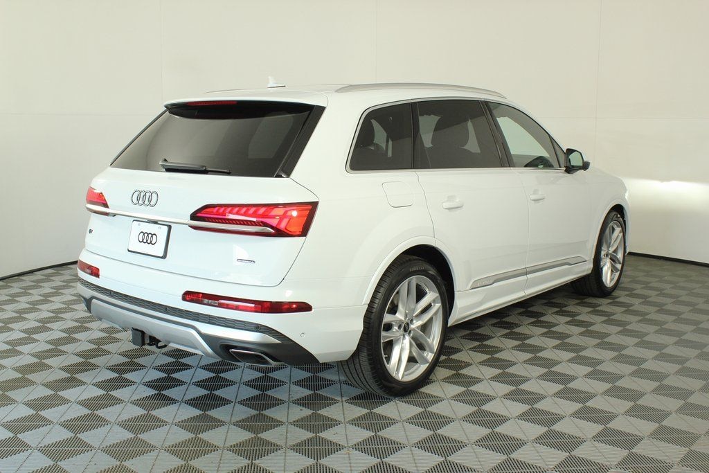New 2025 Audi Q7 55 Premium SUV