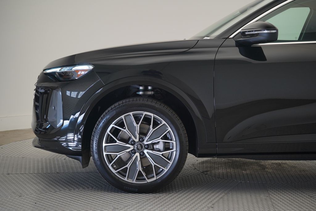 2025 Audi Q5 2.0T Premium Plus photo 2