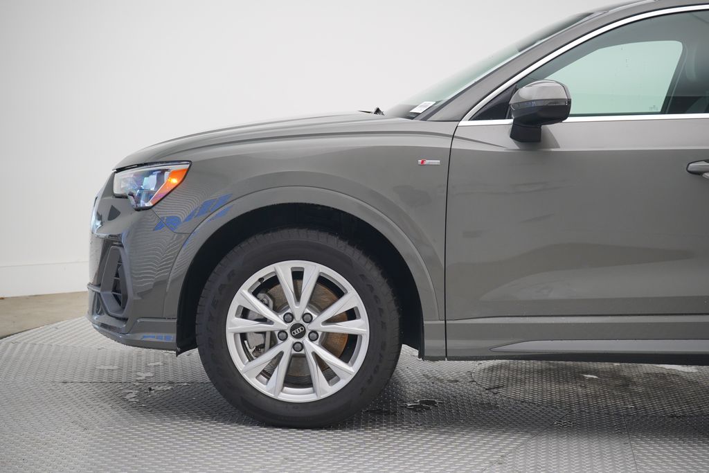 2022 Audi Q3 45 TFSI S line Premium photo 2