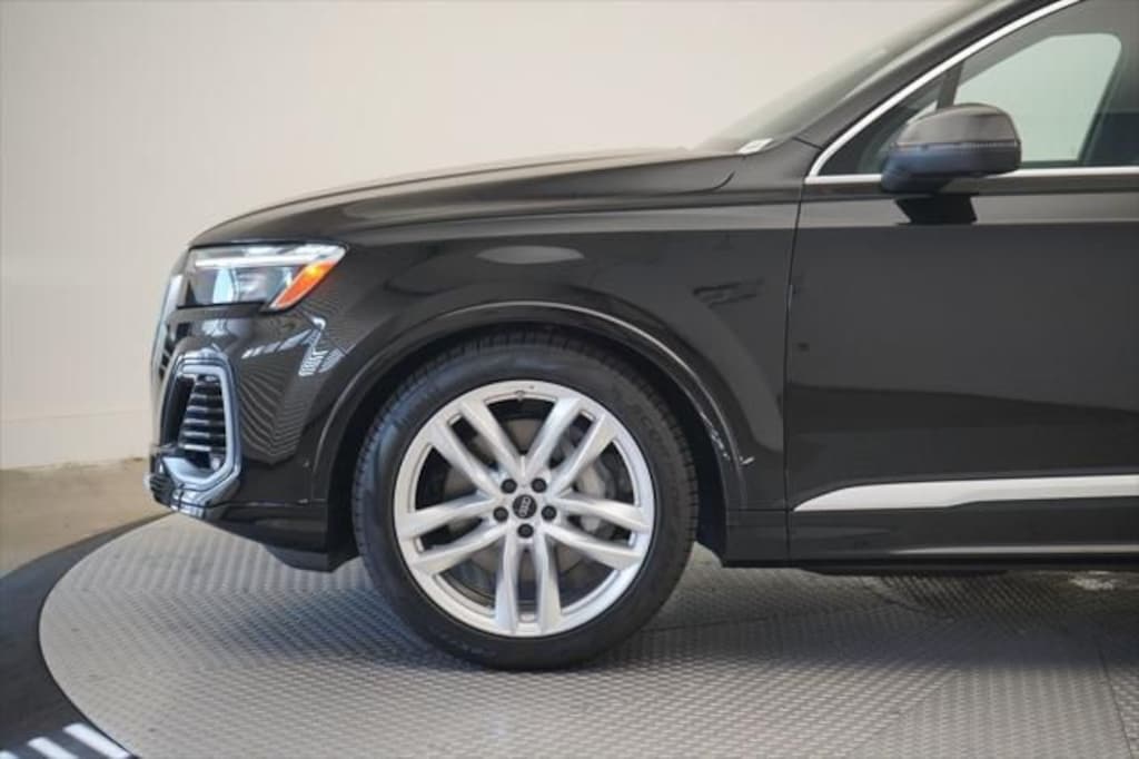 New 2025 Audi Q7 Premium Plus SUV