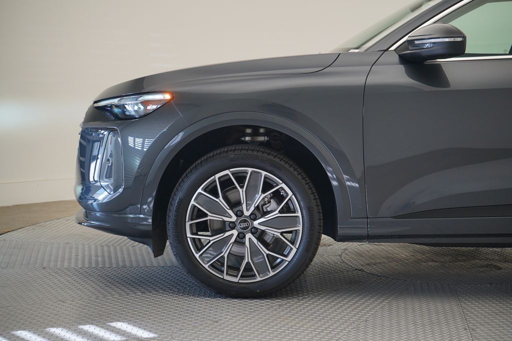 2025 Audi Q5 2.0T Premium Plus photo 2