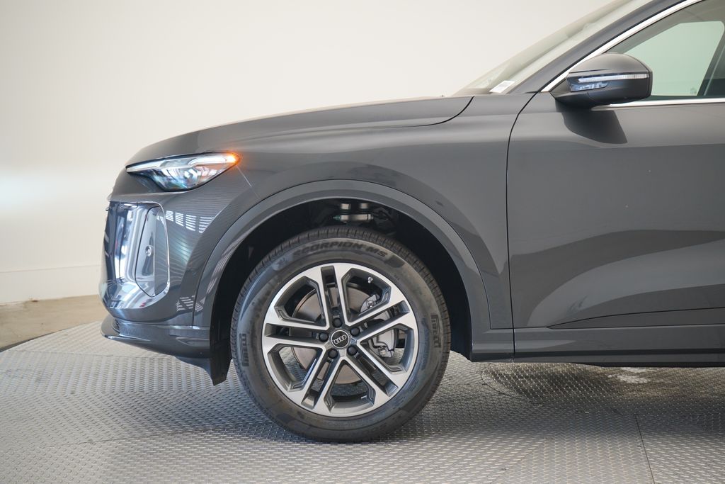 2025 Audi Q5 2.0T Premium Plus photo 2
