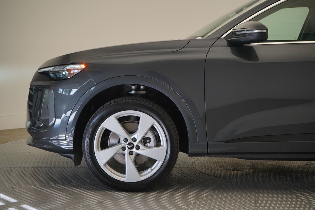 2025 Audi Q5 2.0T Premium Plus photo 2
