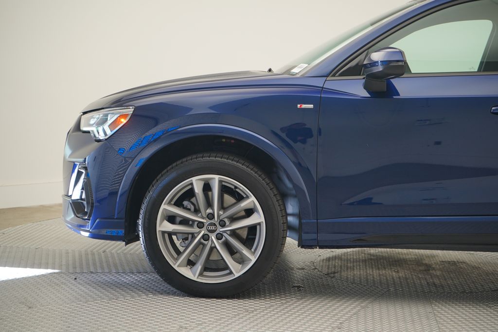 2023 Audi Q3 45 TFSI S line Premium photo 2