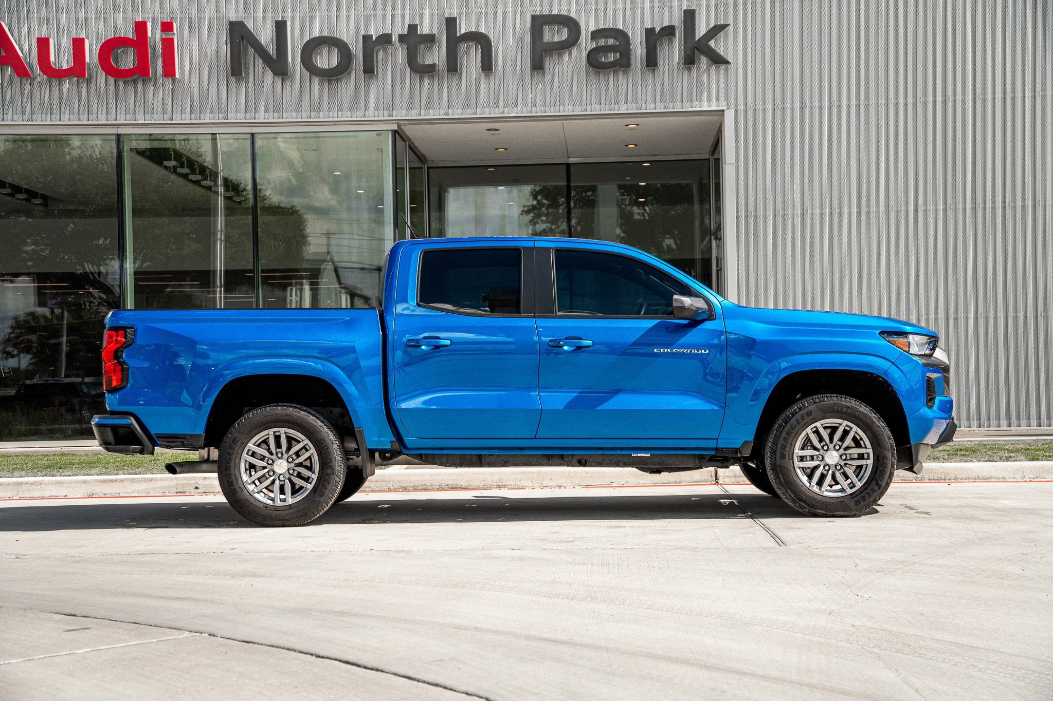 2024 Chevrolet Colorado LT photo 4