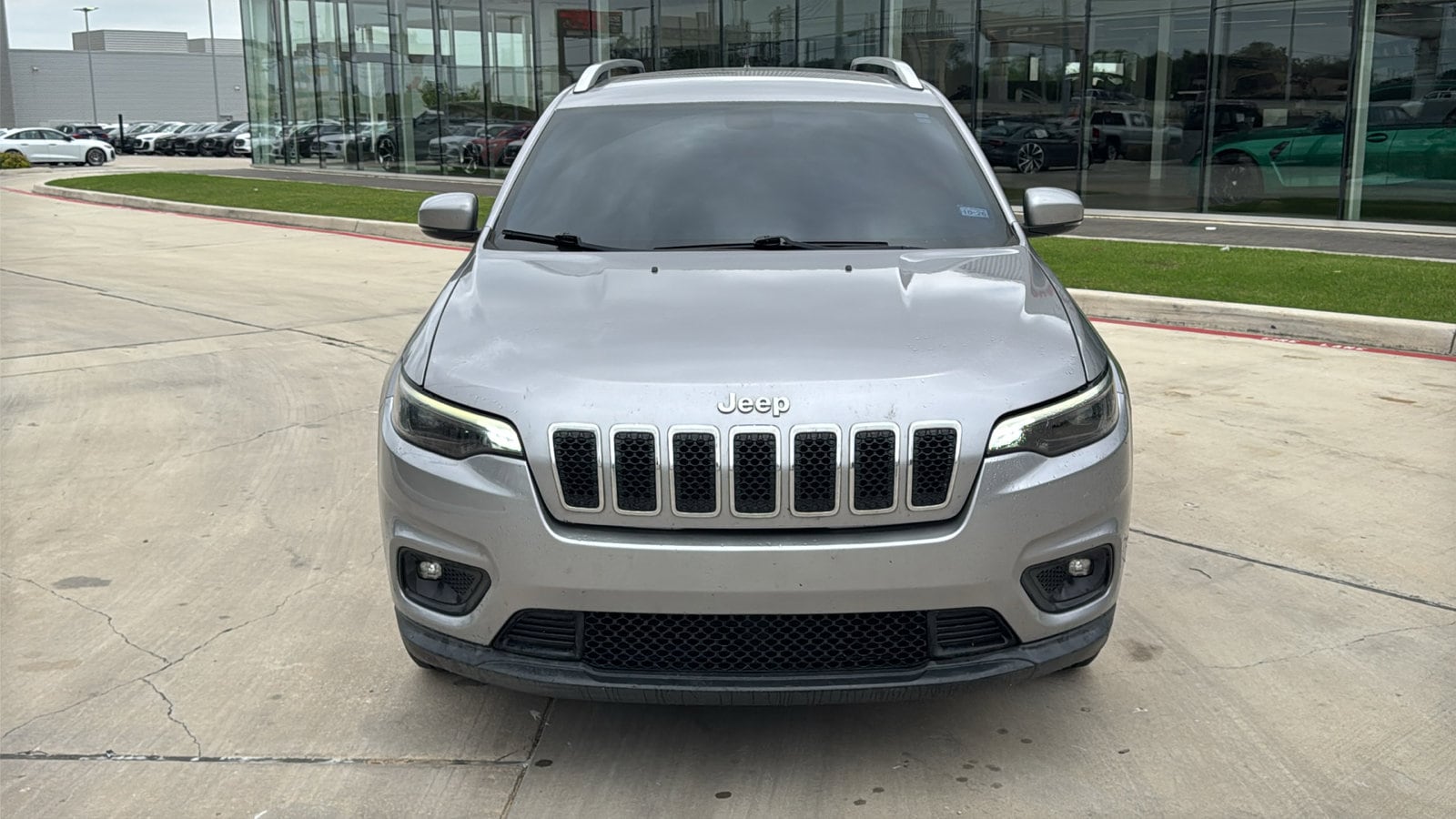 Used 2019 Jeep Cherokee Latitude Plus with VIN 1C4PJLLB9KD301338 for sale in Selma, TX