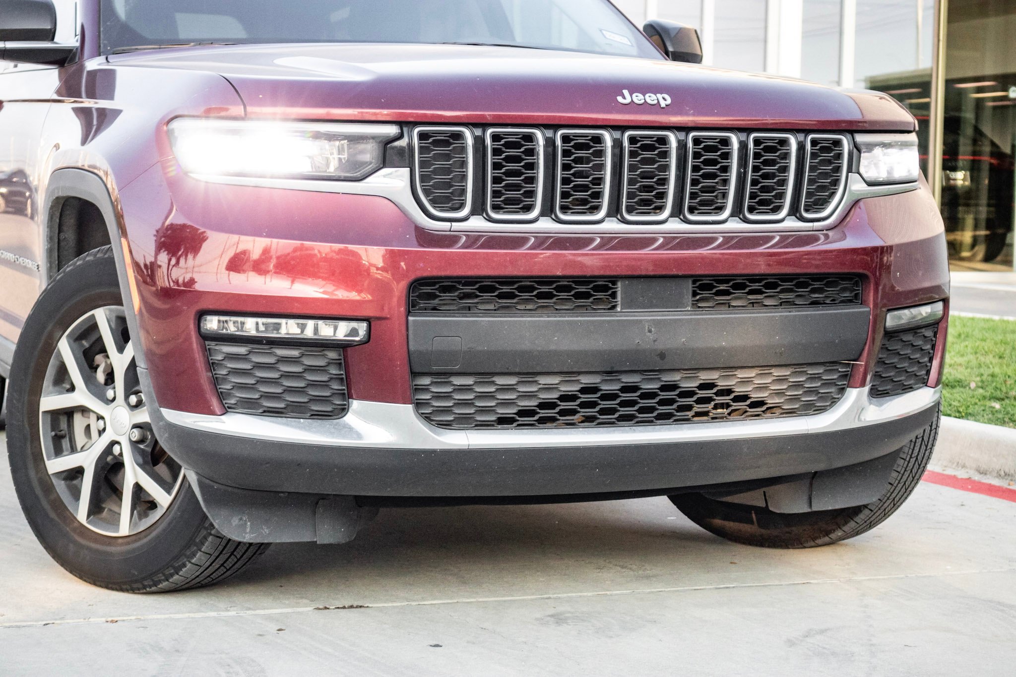 2023 Jeep Grand Cherokee Limited photo 3