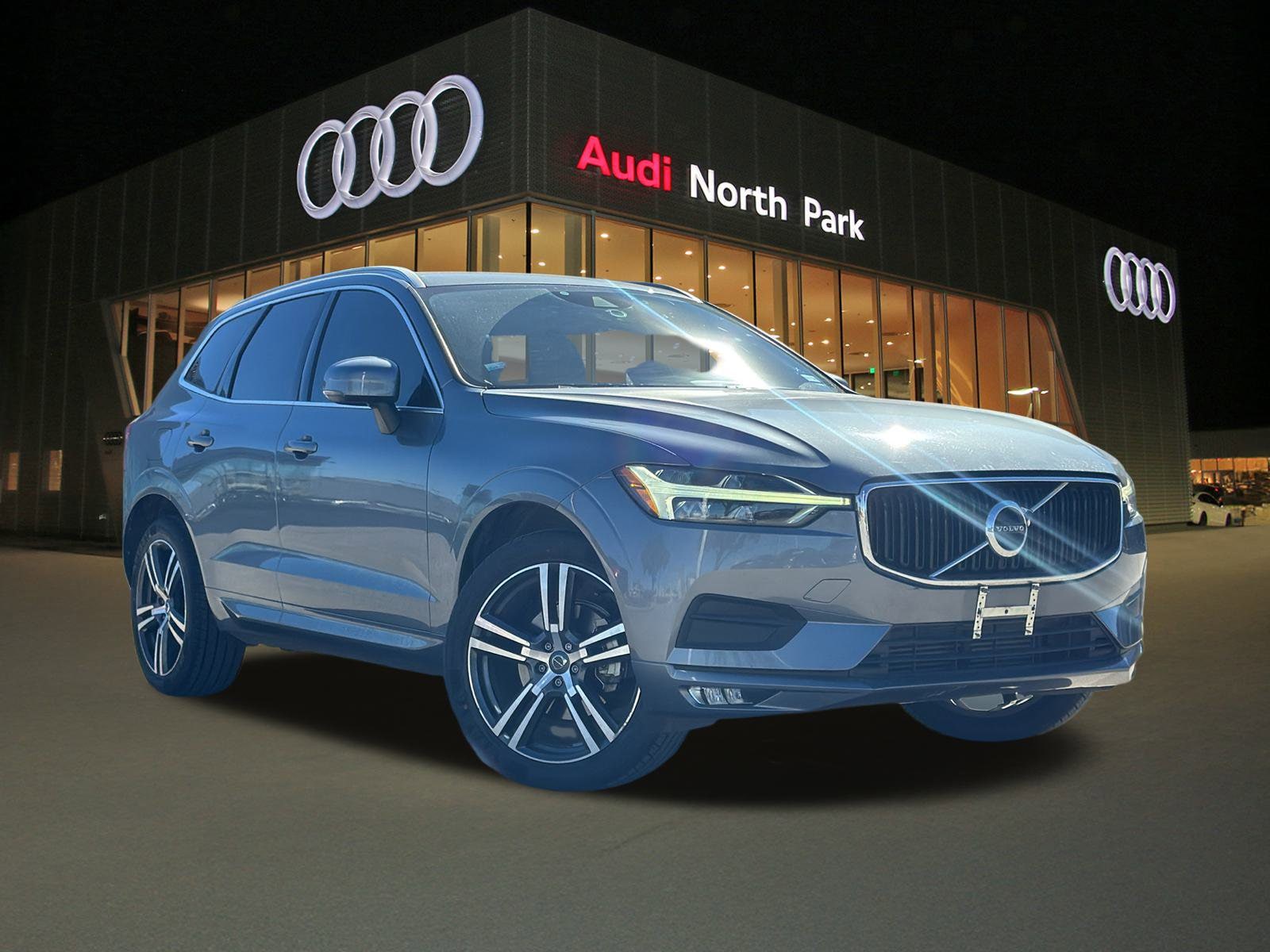 2021 Volvo XC60 Momentum's photo